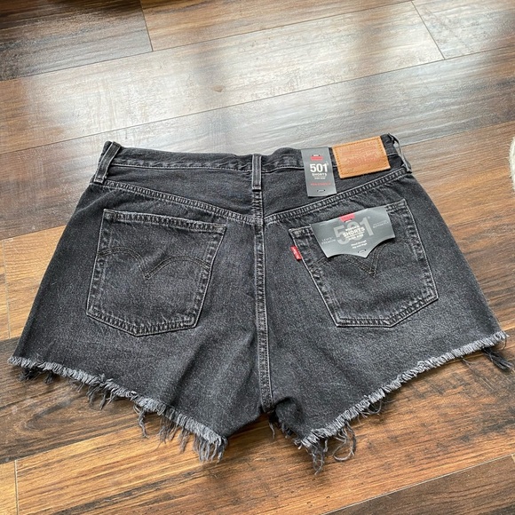 Levi’s distressed 501 Button fly Shorts - Picture 2 of 5